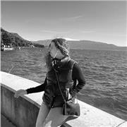 laureata in relazioni internazionali per il marketing, offro aiuto sulle lingue e sulle materie economiche